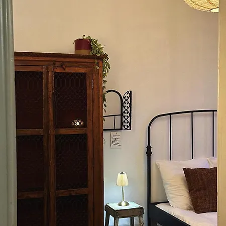 Gently In Center Apartment