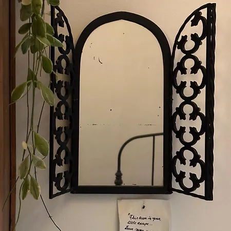 Gently In Center Gent